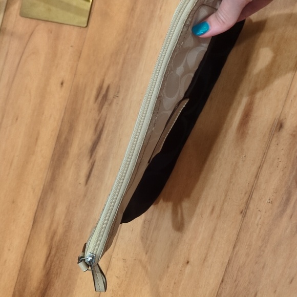 Coach GUC Black And Tan Pouch Travel Bag Cosmetic Case - Picture 8 of 13